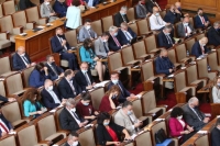 Издирват депутатите без маски, ще ги глобяват