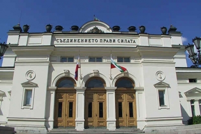 Парламентът отхвърли президентското вето върху данъците за старите коли