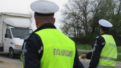 Шофьор с джип блъсна семейство на тротоара