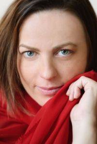 Певицата Вяра Иванова: Животът наужким си е проблем единствено за нас, защото себе си не можем да излъжем