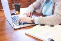 Почти половината от учителите нямат служебни лаптопи
