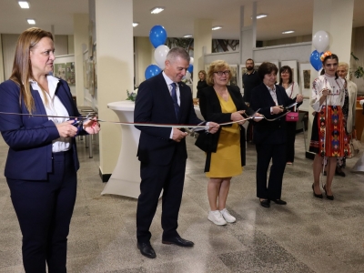 Изявени преподаватели от няколко поколения отпразнуваха един век педагогическо образование в Бургас 