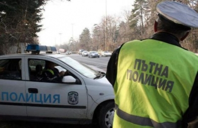 Експерт обясни кога точно пътните полицаи могат да свалят табелите на автомобил