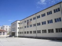 Бой между ученички по време на междучасие, очевидци снимат без да се намесят
