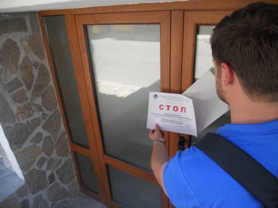 Данъчни запечатаха и иззеха оборота на обекти в Слънчев бряг
