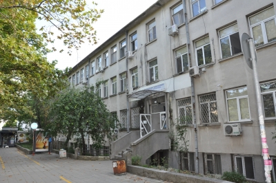 Санират бившата Трета поликлиника