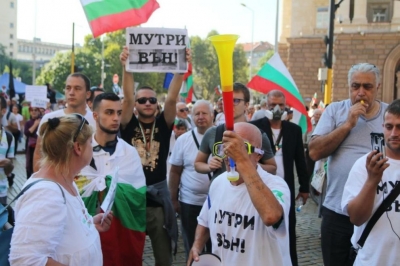 Шестима задържани на КПП-та на протеста заради опасни предмети