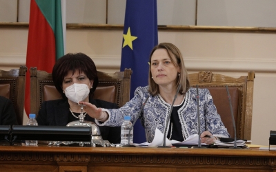 В парламента умуват как да постъпят с оттегленото проектоправителство 