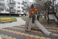 Mеждублоково пространство, наскоро обновено по общинската програма