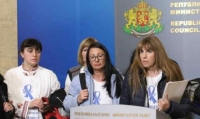 Медицинските сестри премахват палатковия лагер