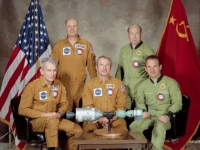На 15 юли 1975 г. от Байконур и от Кейп Канаверал стартираха "Союз-19" и "Аполо", за да се скачат за първи път