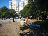 Напредва благоустрояването зад блокове 7 и 8 в „Братя Миладинови“