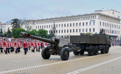 Грандиозен военен парад за празника Гергьовден 