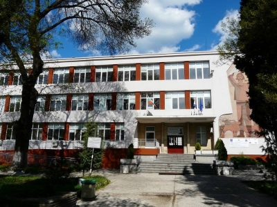 С благотворителна изложба събират средства за възстановяване на фасадното пано на Строителния техникум 