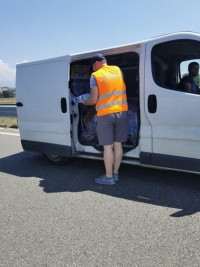 Вода и банани за българите, чакащи на границата с Гърция 