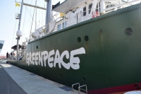 „Rainbow Warrior” акостира в пристанище Бургас