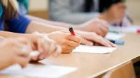 Отпускат стипендии на отличниците от матурите 