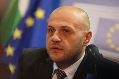 Държавата съкращава администрацията