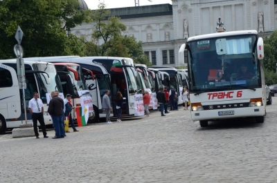 Превозвачите излизат на протест - блокират пътища и затварят автогари