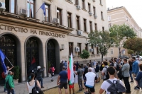 Протестиращи блокираха входа Министерството на правосъдието