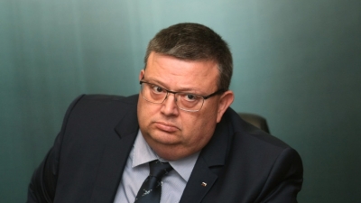 Цацаров атакува пред КС частната охрана в градове и села