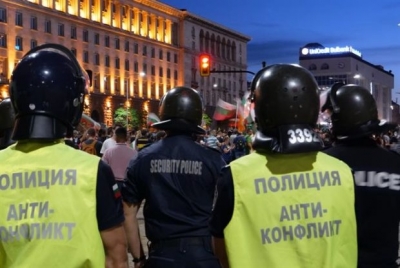 Протестен палатков лагер на полицаи пред парламента, искат увеличение на заплатите с 30%