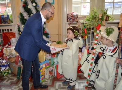 Коледари в Областна администрация 