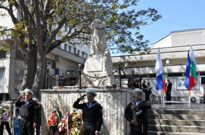 Изписаха върху паметна плоча имената на 300 бургаски военни герои
