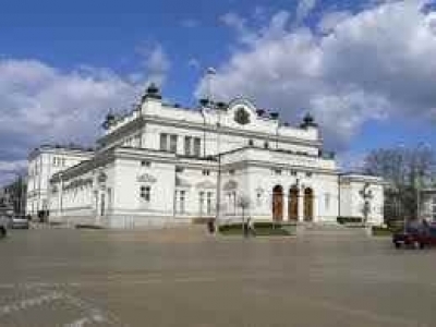 Край на хартиените бележките за дългове към НАП, митници, общината