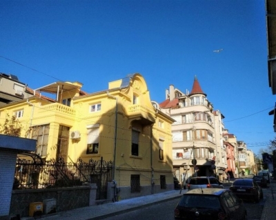 Нов живот за още една стара фасада от Стария Бургас