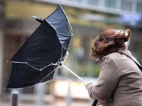 По-малко валежи, но ще е ветровито до събота