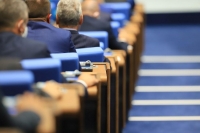 Парламентът обсъжда промени на важни закони за здравната система 