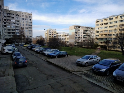 Паркинг със зона за отдих в к-с Изгрев