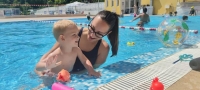 Стартираха първите занимания във вода за бебета в басейн „Флора“ 