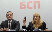 Елена Йончева дава на прокуратурата оригиналния запис на "Ало, Банов съм"