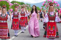 Делегации от Южна Корея, Китай, Северна Македония и Гърция пристигат в Казанлък за Празника на розата